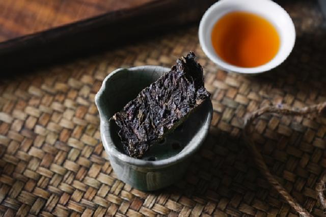 黑茶早在唐时已为“官茶”，那么什么样的黑茶比较好？