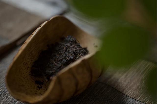 集齐不同山头、年份的多品类黑茶集， 一次揭开黑茶的神秘面纱