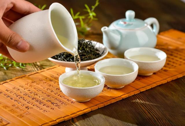 经常喝茶，到底能防癌还是能致癌？什么时间喝茶对身体好？